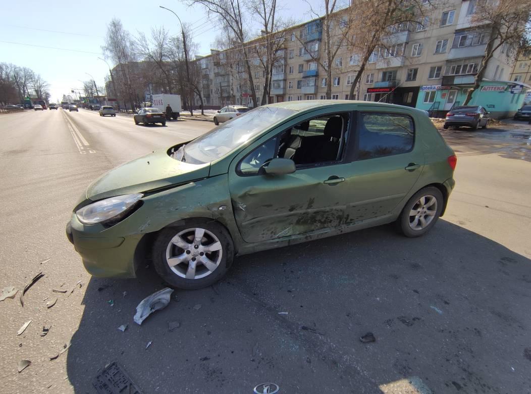 В микрорайоне Пехотка столкнулись «Гранта» и «Пежо» - Новости - vtambove.ru