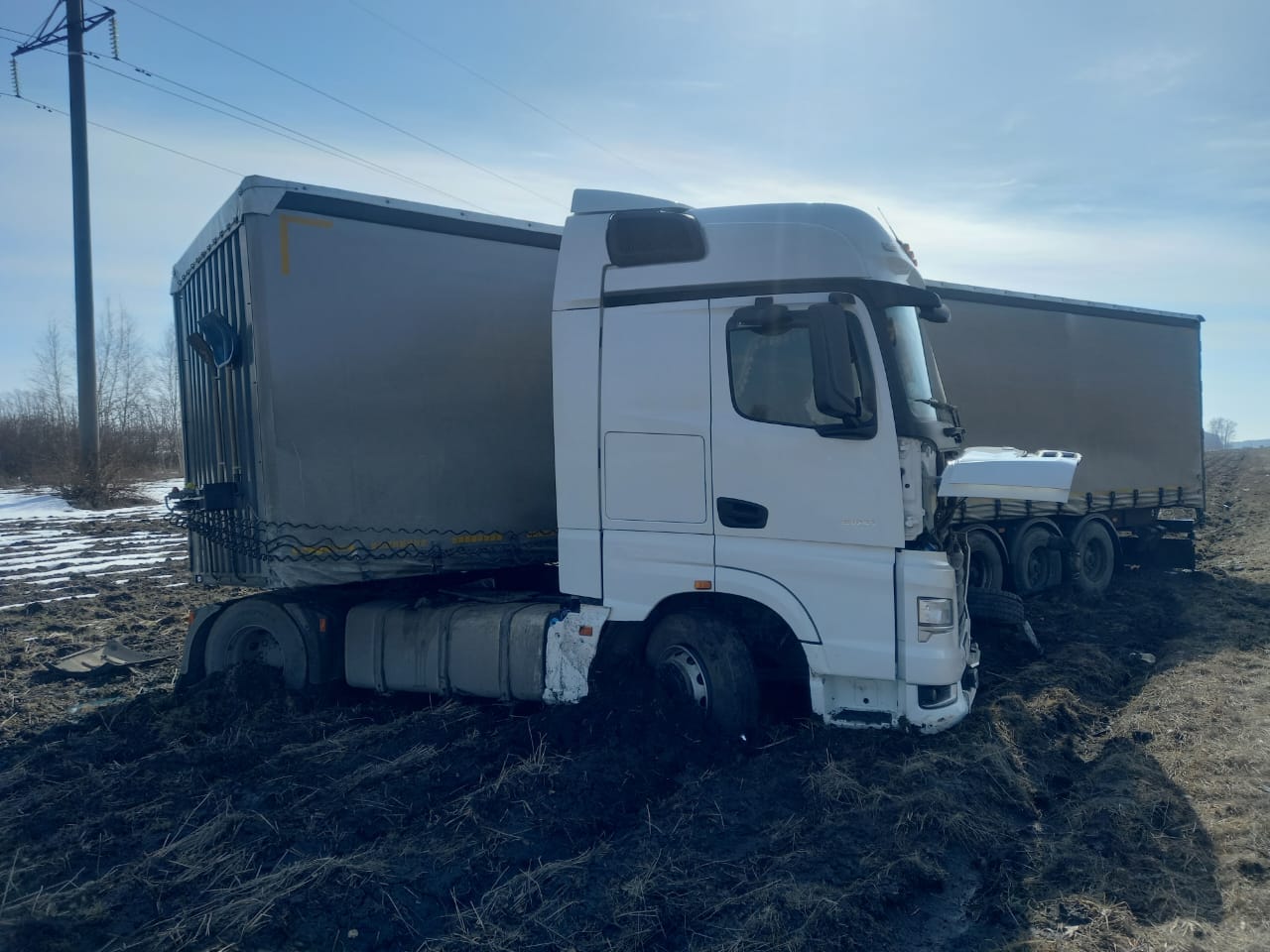 На трассе в Жердевском округе иномарка врезалась во встречную фуру -  Новости - vtambove.ru