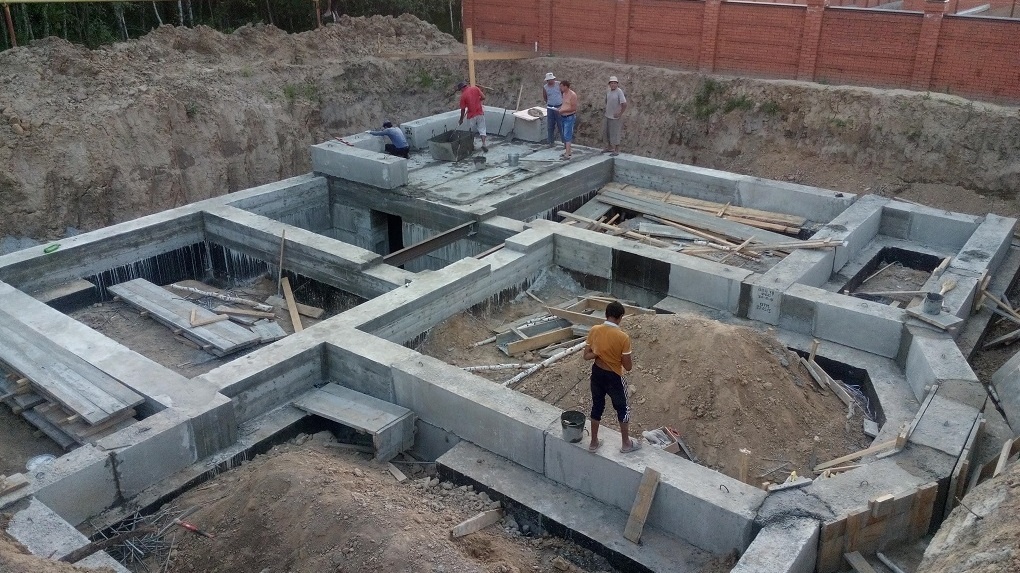 Администрация Тамбова устанавливает собственника бетонного фундамента на севере города