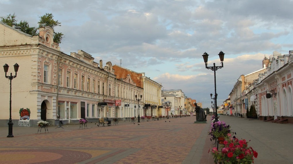 В Тамбове к единому стилю приводят рекламные баннеры на улицах города