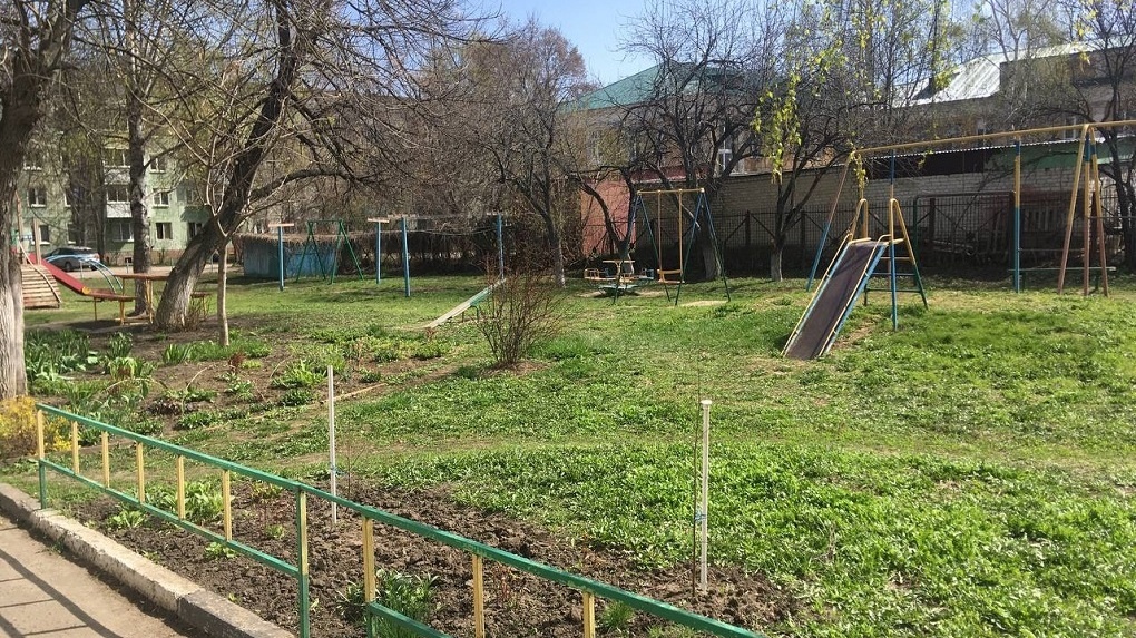 Жители домов №20, №22 и №48 на Чичканова пытаются добиться давно обещанного ремонта дворовой территории