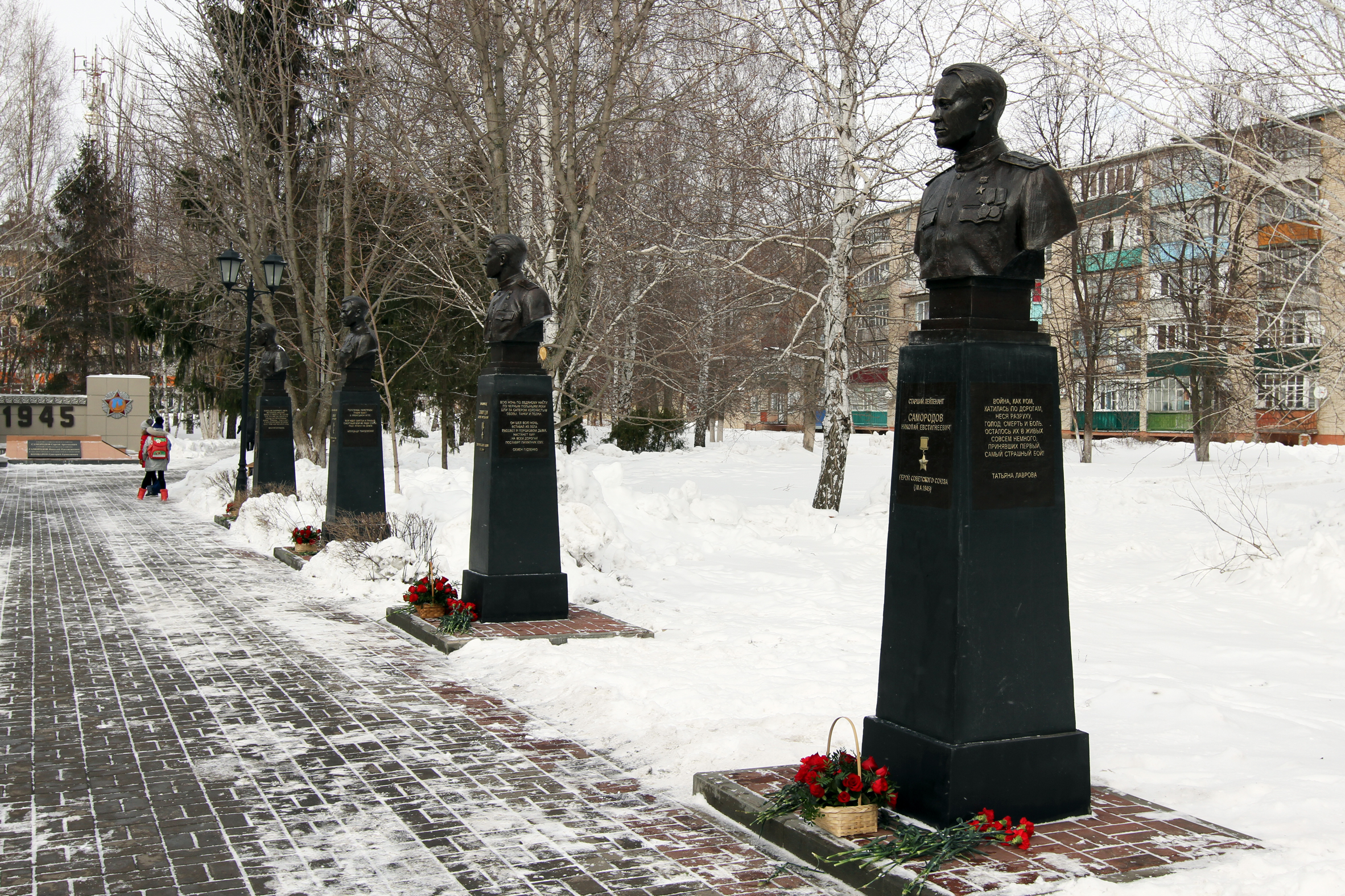 Сатинка тамбовская область. Поселок Сатинка Сампурский район. Аллея героев в парке Победы в Тамбове. Поселок Сатинка Тамбовская область. Памятники Сампурского района.