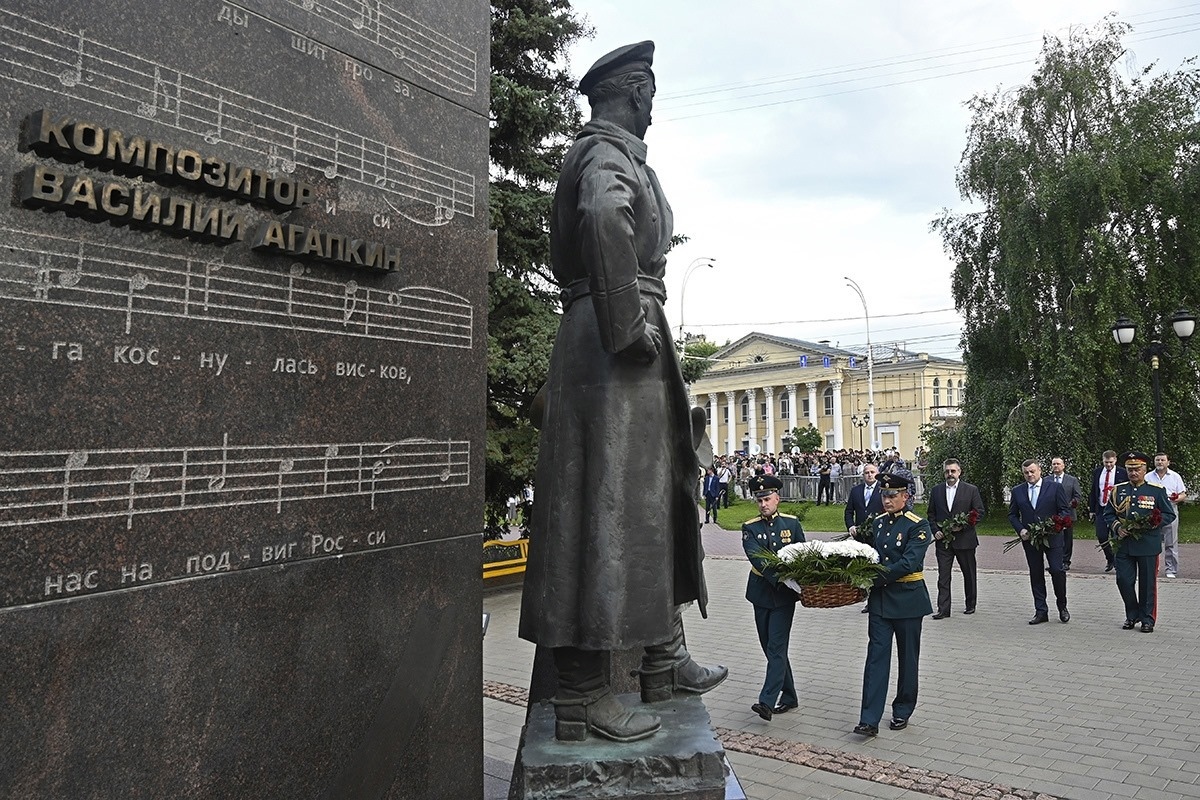 Памятник халилову в тамбове фото