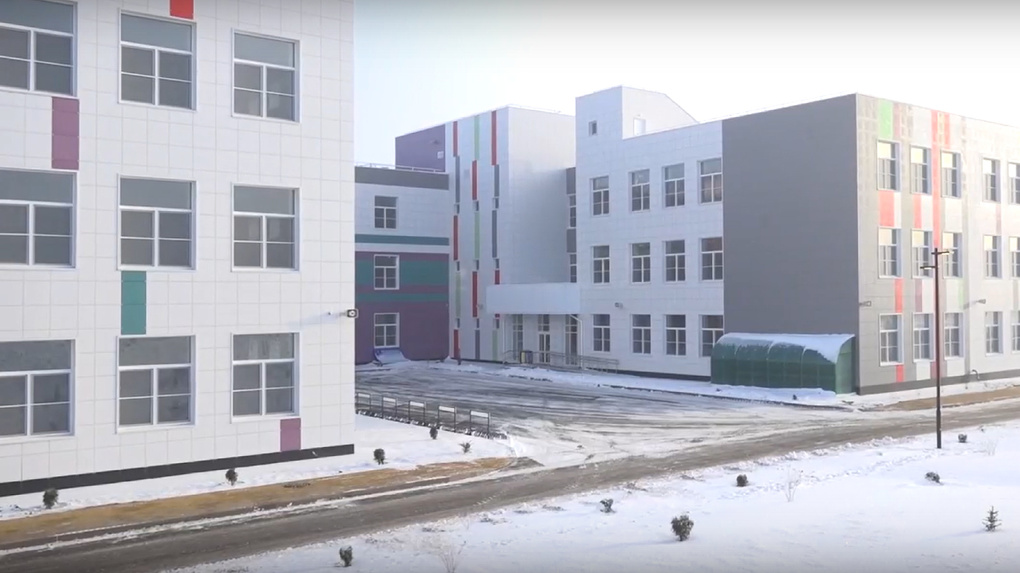 В северной части Тамбова построили новую современную школу на 2,5 тысячи мест