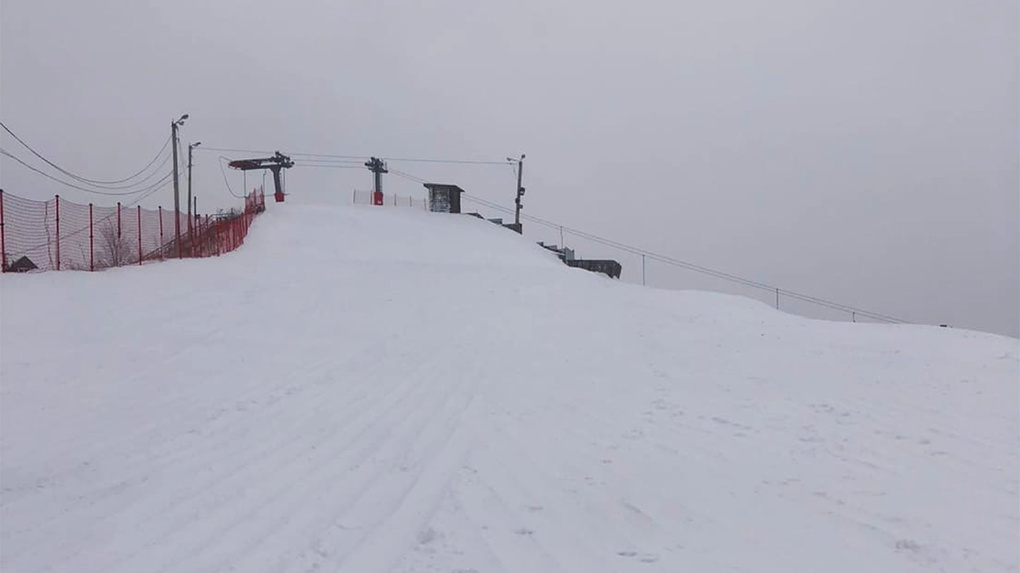 Благодаря выпавшему снегу открыли для посещения горнолыжный спуск в Ласках