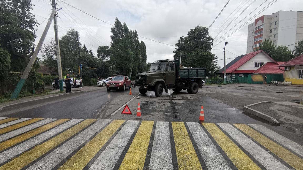 На перекрестке в Мичуринске грузовик сбил 17-летнего мотоциклиста