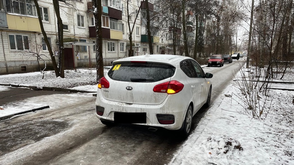 Во дворе дома на западе Тамбова иномарка сбила пожилую женщину