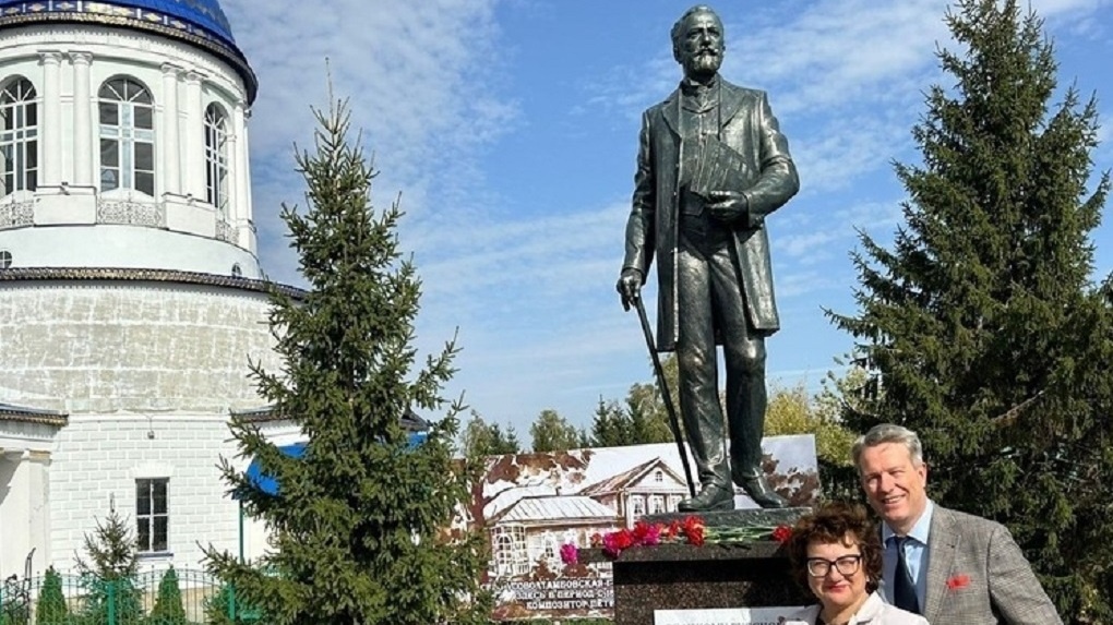 В селе Бондари открыли памятник Петру Ильичу Чайковскому