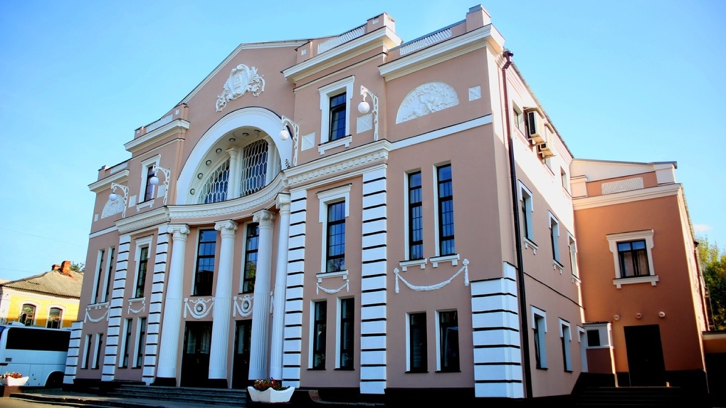 В середине сентября в Мичуринском драматическом театре состоится премьера спектакля «Отцы и дети» (12+)