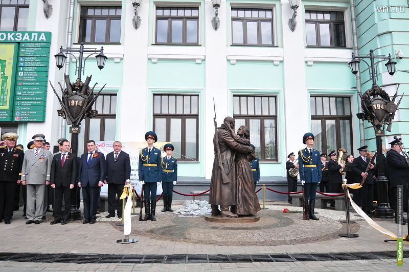 Памятник у белорусского вокзала