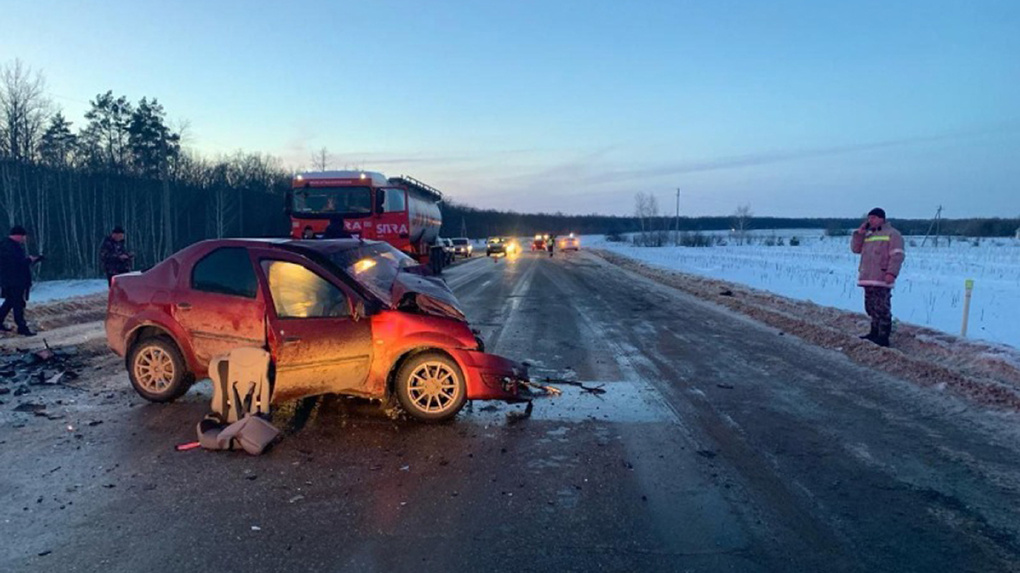 Два человека погибли и еще шестеро пострадали в ДТП на трассе в Знаменском округе