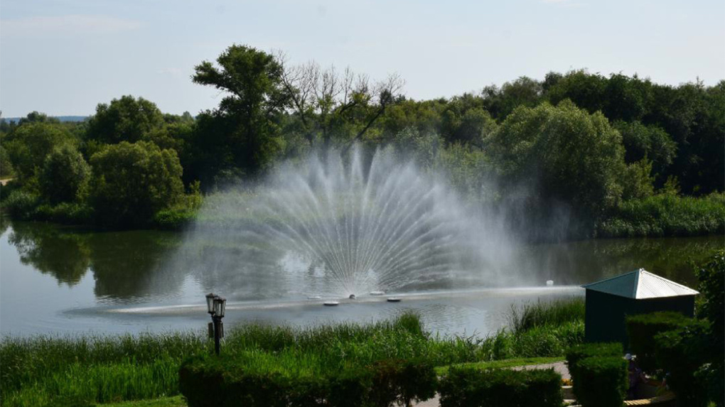На Набережной в Тамбове вновь заработал речной фонтан с подсветкой