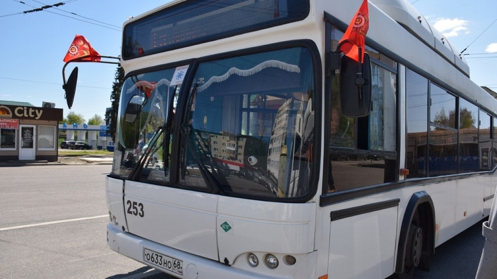 По Тамбову начал курсировать экскурсионный автобус «Маршрут Победы» (0+)