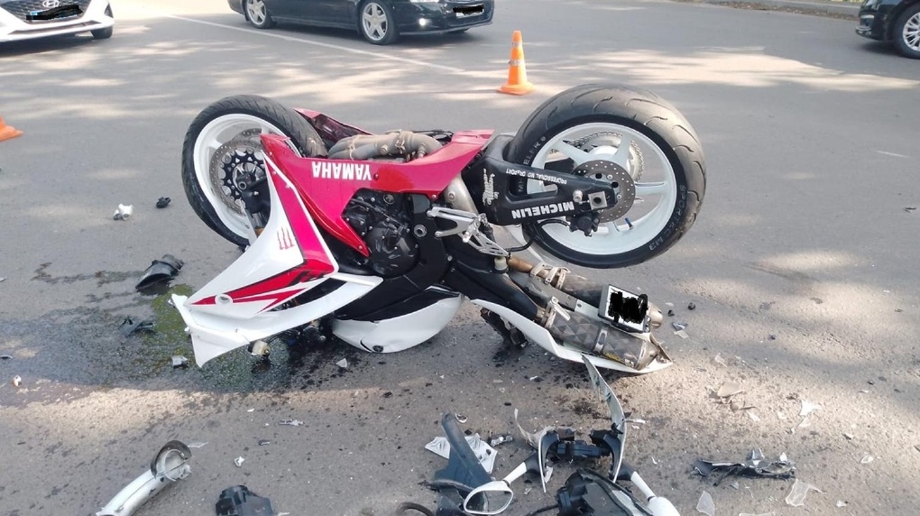 В центре Мичуринска «двенадцатая» сбила 26-летнего мотоциклиста