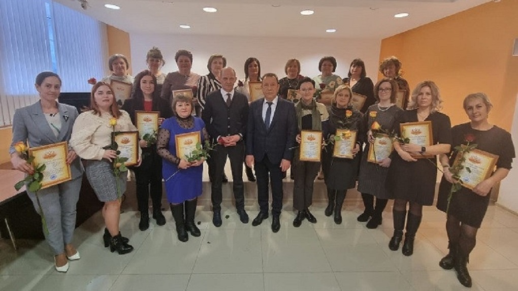 С 8 марта поздравили женщин-медиков, которые вернулись из командировки на Донбасс