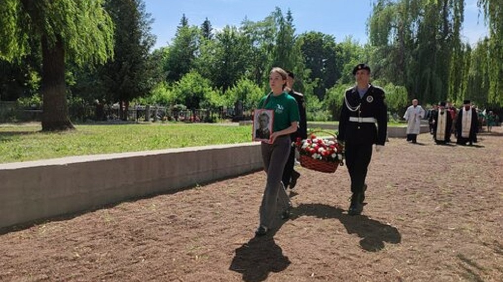 В Тамбове на Воздвиженском кладбище перезахоронили останки бойца Красной армии Петра Грачева