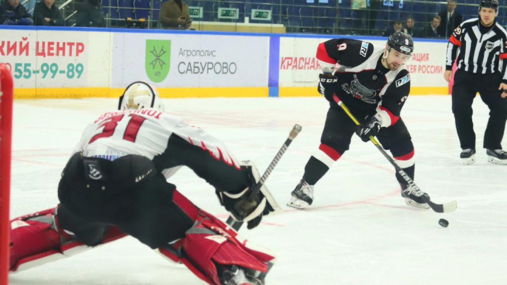 Тамбовские хоккеисты по буллитам одержали победу в игре с «Омскими крыльями»