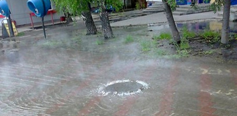 Залило горячей водой. Тамбов залило. Вода Тамбов Моршанское шоссе. Прорыв воды на Моршанском шоссе. Моршанска вода.