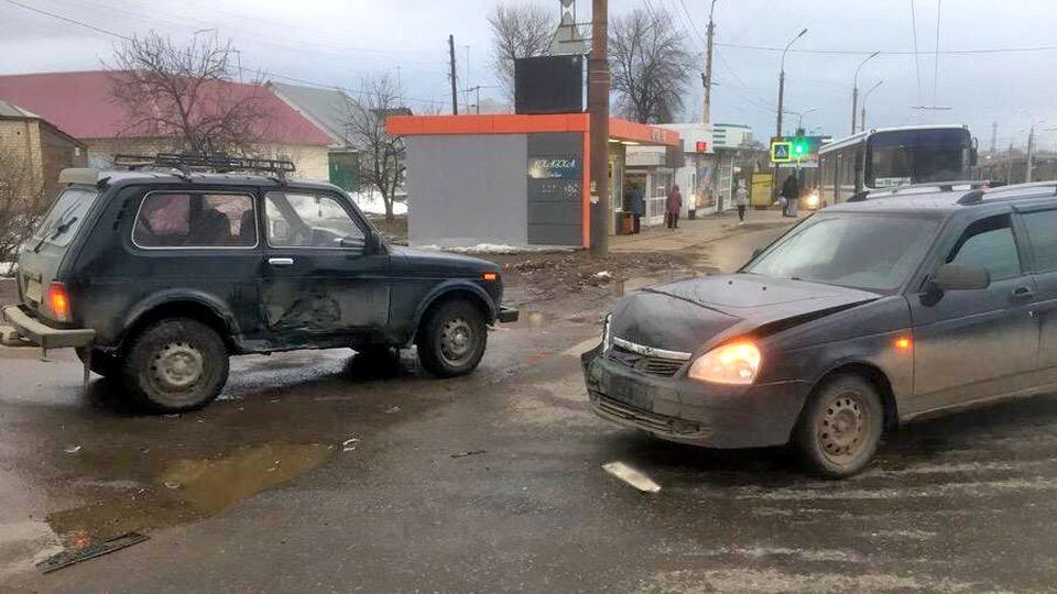 Нива тамбов. Нива столкнулась с Лада ВАЗ 21110. Авария в Бондарском районе Приора. Караганде аварии Лада Приора Нива.