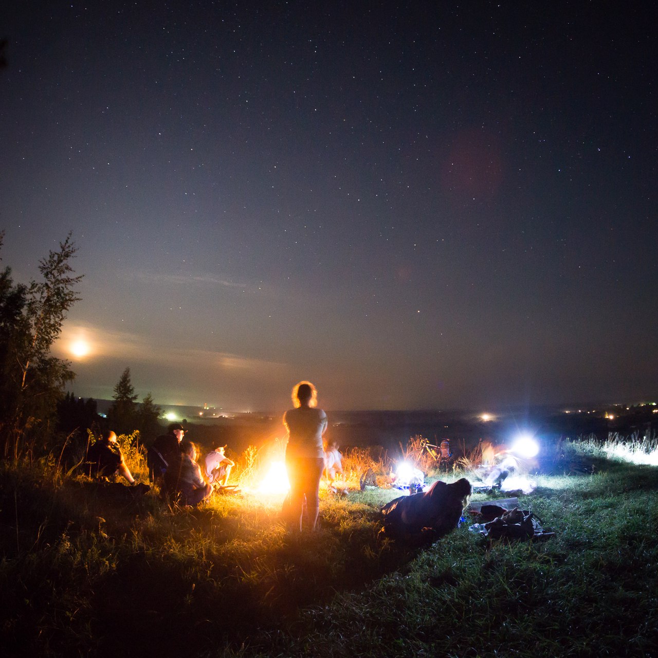 Группа звездный вечер. Ночной Козельск. Козельск ночью. Четверка летом ночью. Фото с дня рождения ночью лето.