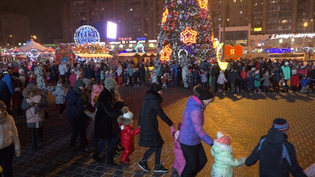 Городская Новогодняя елка в Тамбове (0+) пройдет у ледового дворца спорта «Кристалл»