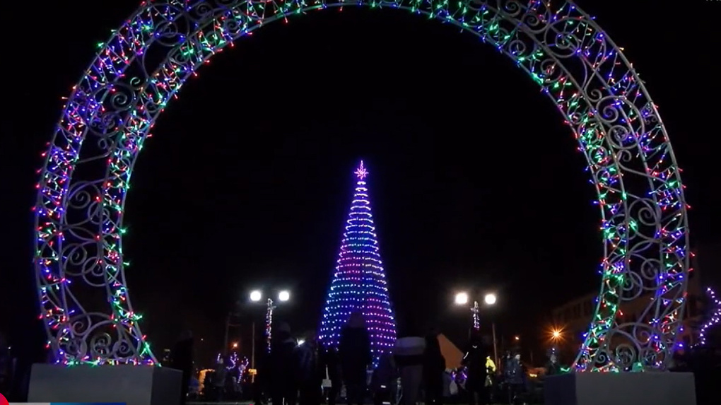 В Тамбове состоялось праздничное открытие первой новогодней елки