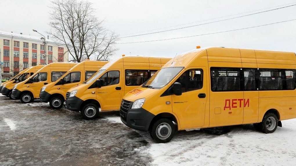 Автомобильный парк тамбовских школ и больниц обновили на 229 миллионов рублей