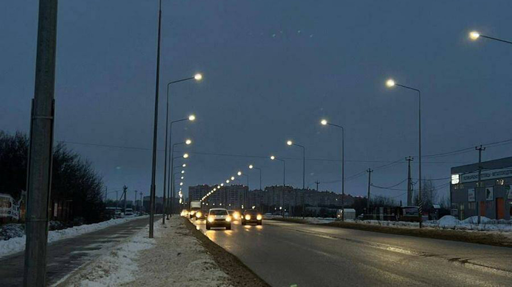 На протяжении всей Магистральной улицы в Тамбове включили дорожное освещение