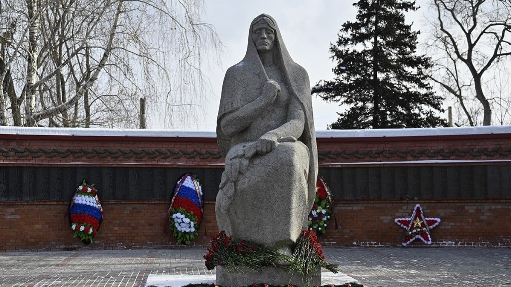 Тамбовчане почтили память защитников Отечества на Воздвиженском кладбище