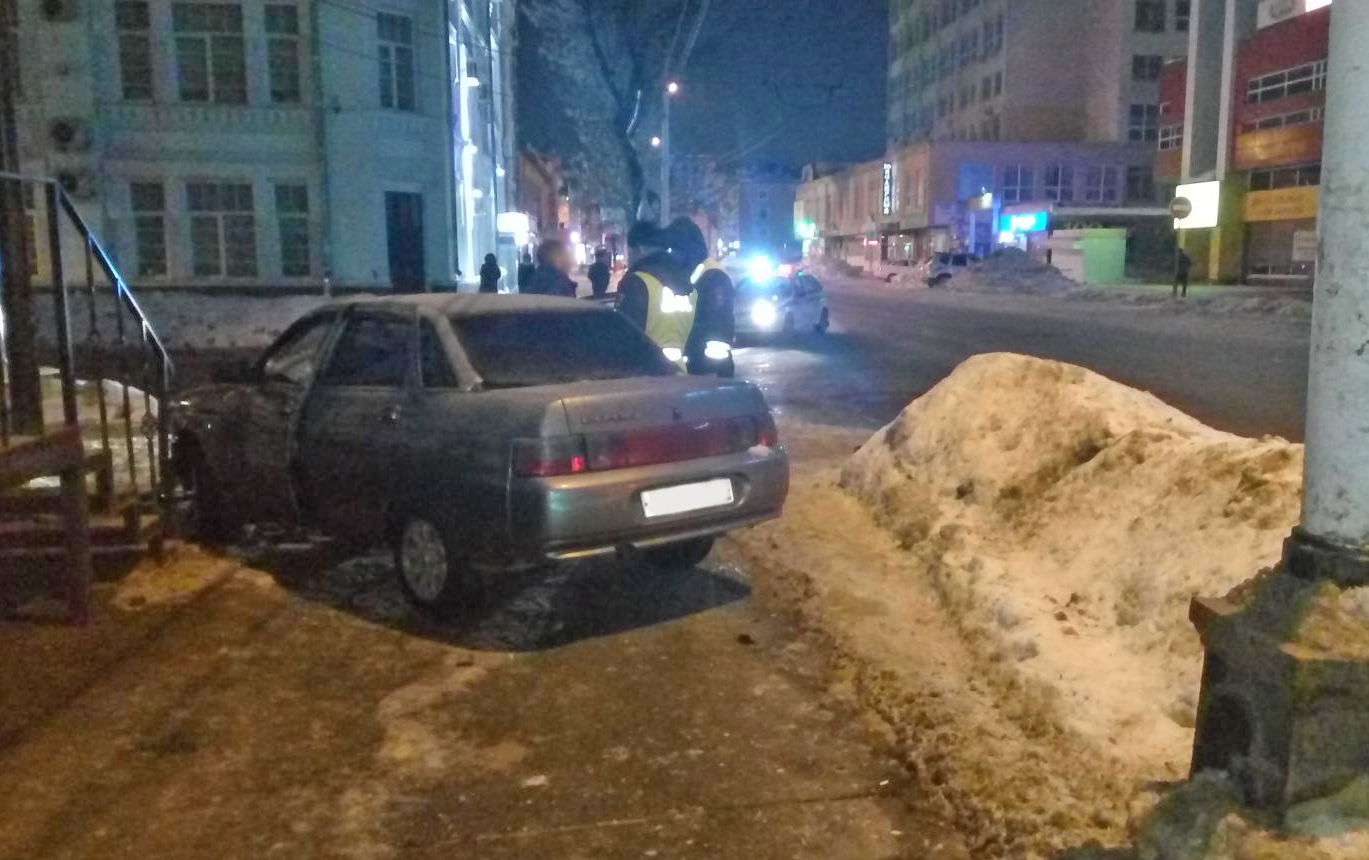 Наезд на тротуар. Тамбов ДТП на Державинской. Пьяный сбил пешехода Тамбов. Происшествия в Моршанске. ДТП Первомайский район Тамбовской обл.