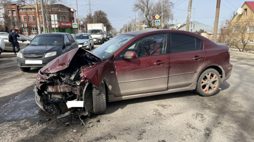 На перекрестке в западной части Тамбова столкнулись две автоледи