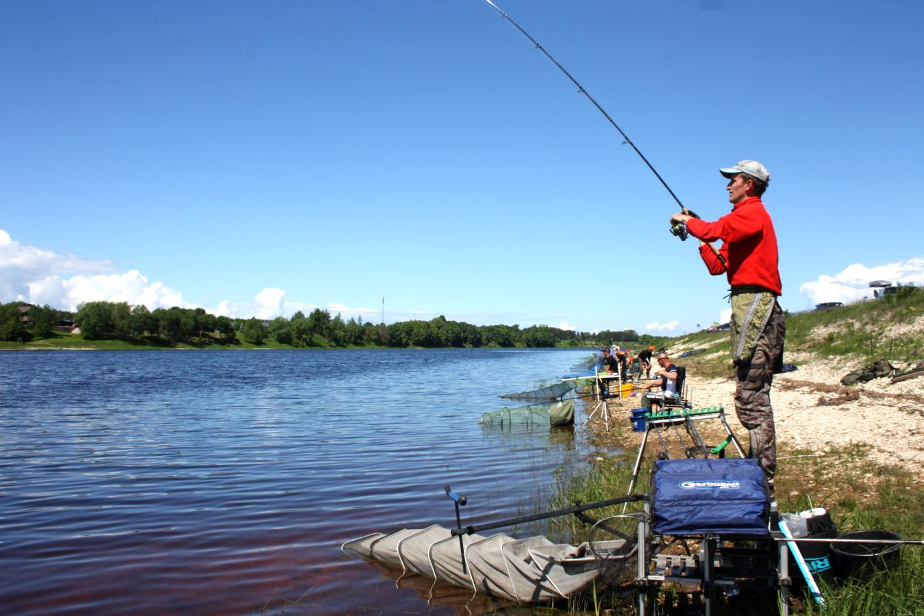 Лов рыбы в беларуси. Спортивная рыбалка. Рыболовные соревнования. Рыболовный спорт. Рыбалка летом.