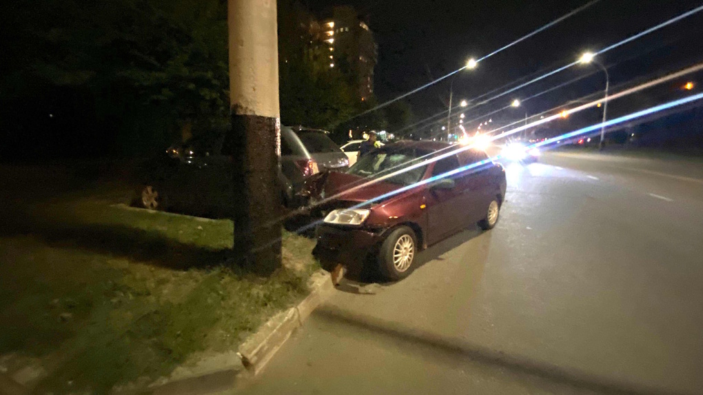 На севере Тамбова нетрезвый водитель «Лады Гранта» врезался в фонарный столб