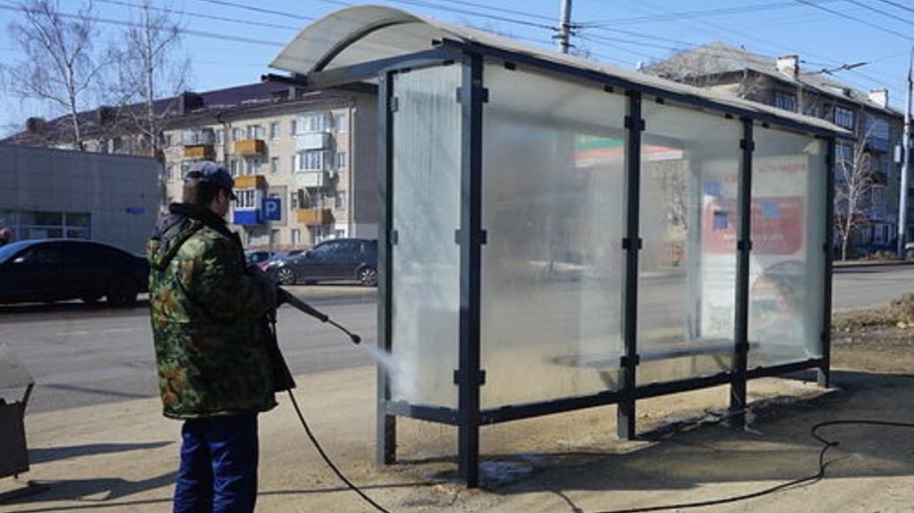 В Тамбове приступили к приведению в порядок после зимы автобусных остановок