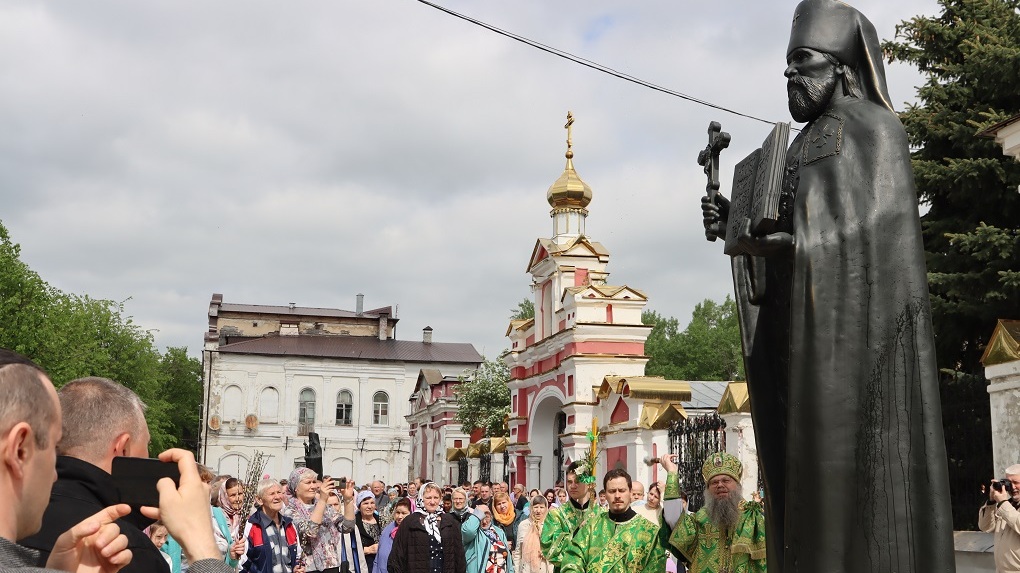 В Мичуринске открыли памятники святым
