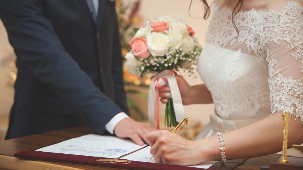 Сотрудники тамбовского ЗАГСа рассказали о предстоящем «свадебном буме»