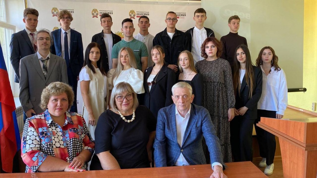 Первокурсникам Тамбовского филиала Президентской академии вручили студенческие билеты