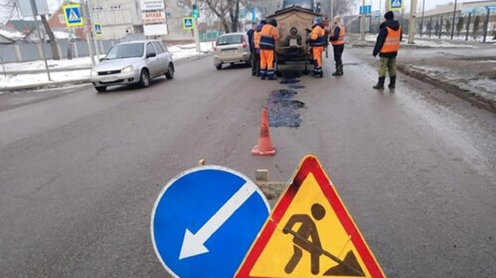 Ямочный ремонт дорог в Тамбове не прекращают даже во время зимы