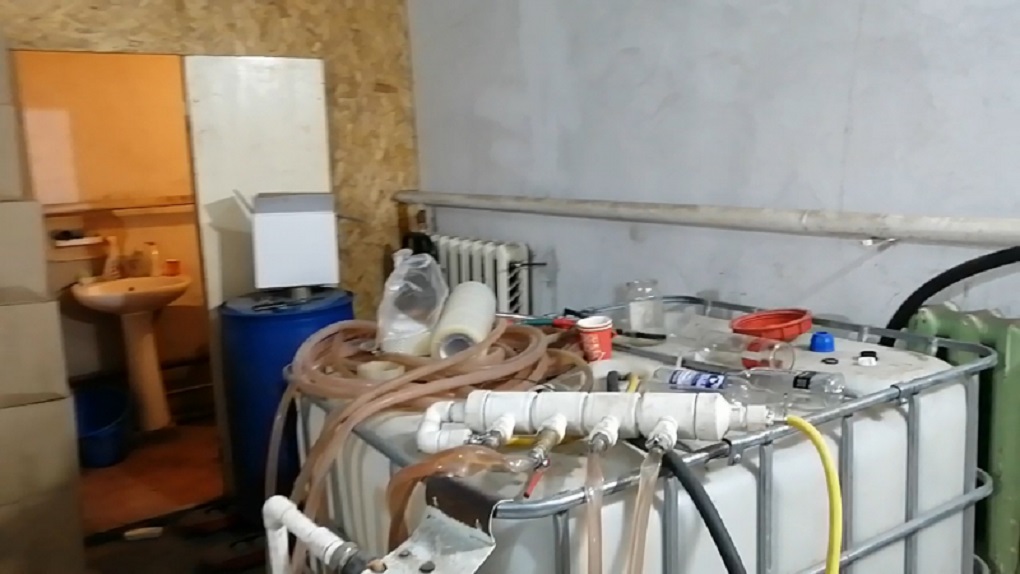 В Тамбовской области обнаружили ангары с контрафактным алкоголем