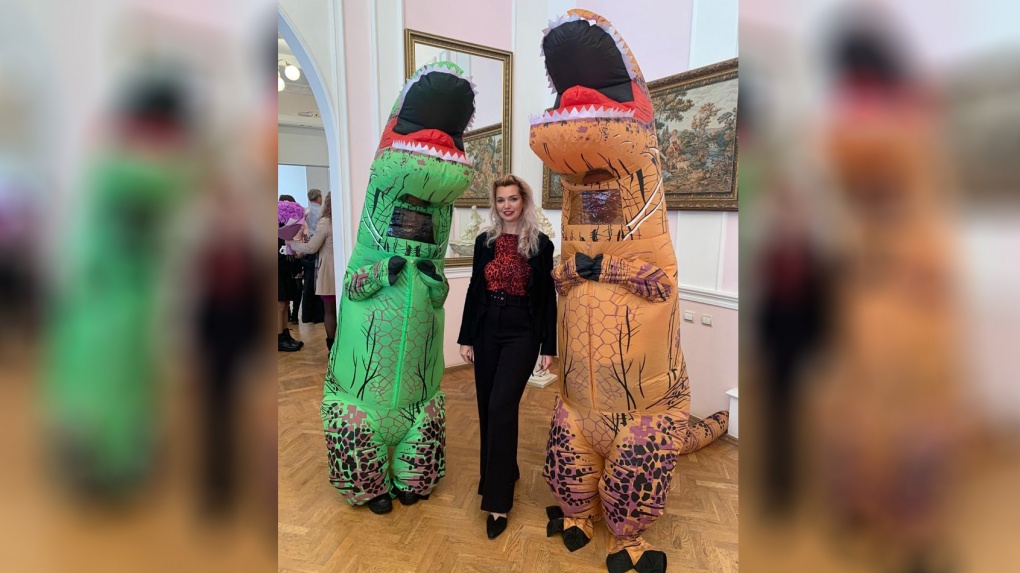 В прошлом году в тамбовском Дворце бракосочетания гостями стали два динозавра