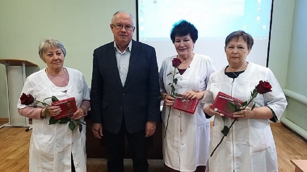 Медицинских работников Уварово наградили за высокие результаты работы