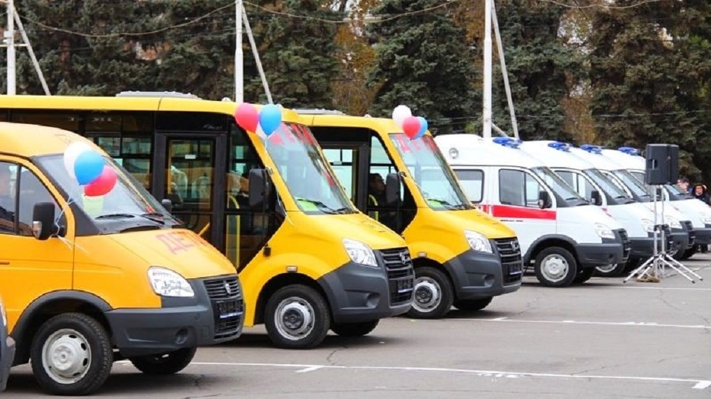 В Тамбовской области появится еще 20 новых школьных автобусов и десять машин скорой помощи
