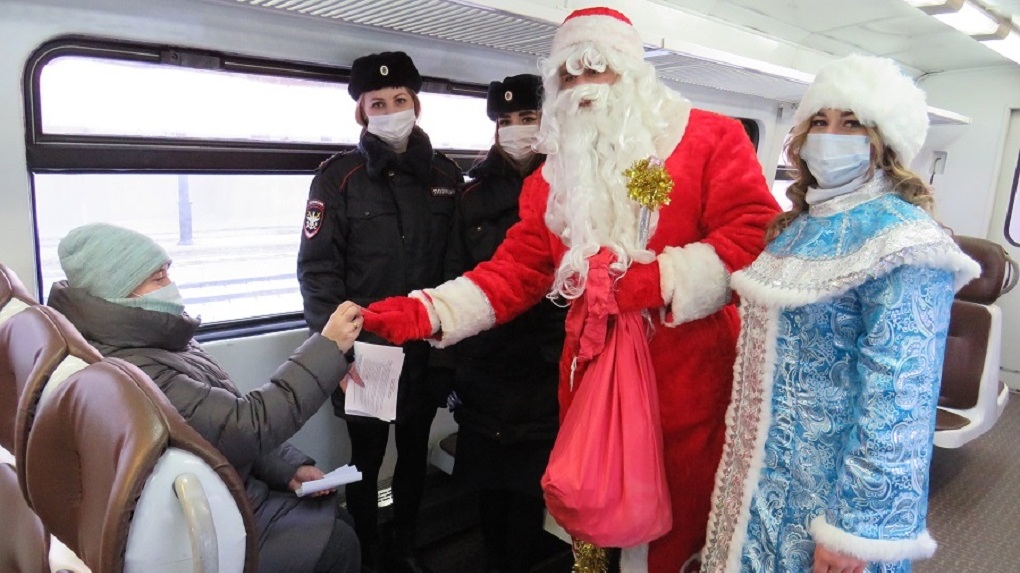 Сотрудники транспортной полиции в Тамбове провели мероприятие «Полицейский Дед Мороз»
