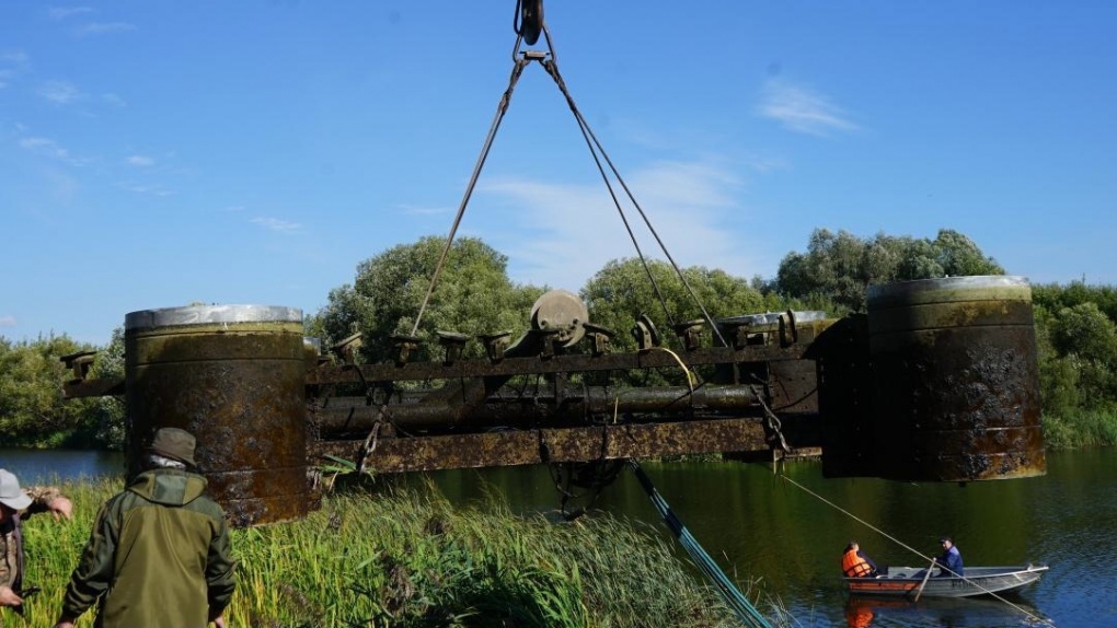 На Набережной в Тамбове демонтировали знаменитый плавучий фонтан «Веер»