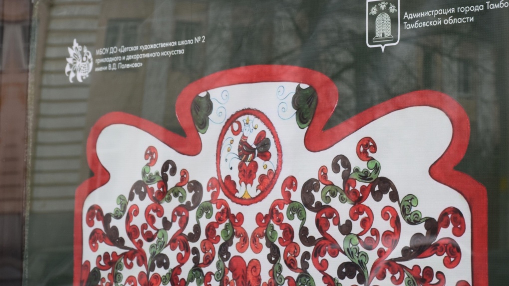 На автобусных остановках Тамбова разместили картины воспитанников местной художественной школы