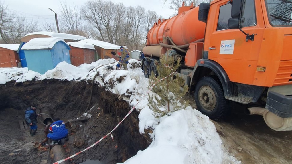 В Тамбове коммунальщики ремонтируют водопровод на улице имени Сергея Лазо