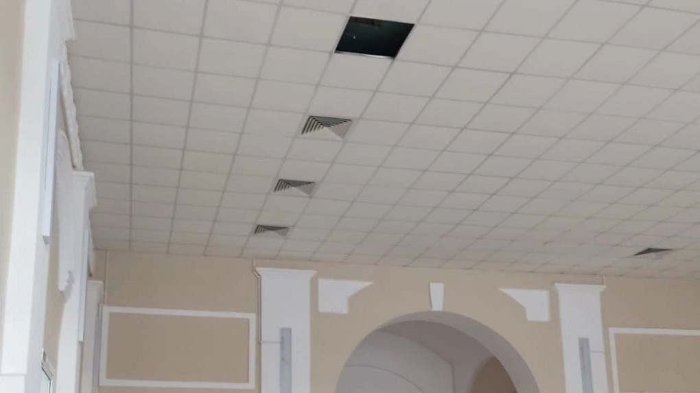 В Моршанске на голову школьницы с высоты около 6 метров упала вентиляционная решетка