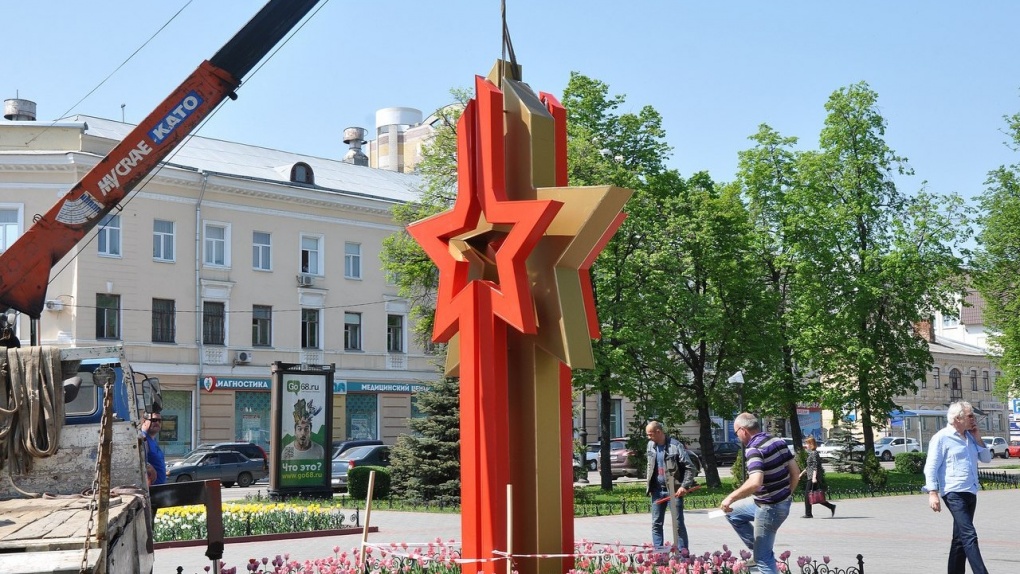 Установлен в городе. Тамбов Стелла героям. Стелла победа в Тамбовской области. Стелла 9 мая. Стелла к Дню Победы.